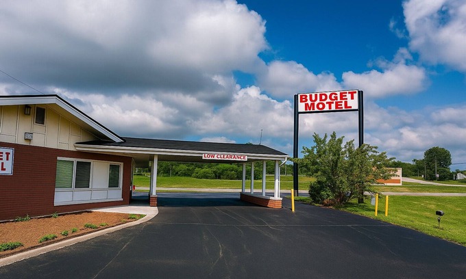 Mitchell Hotel | Budget Motel Granite City/St Louis Area