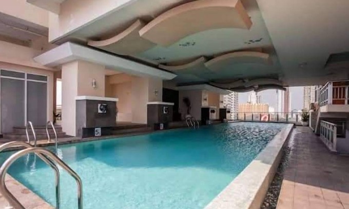 Ermita Night District Condo | Budget Stay with Bay & City Lights View