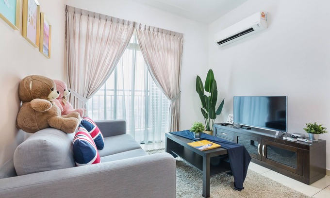 Bukit Indah Apartment | [Bukit Indah] Aeon Jusco Near Tuas Wifi 4-5 Pax