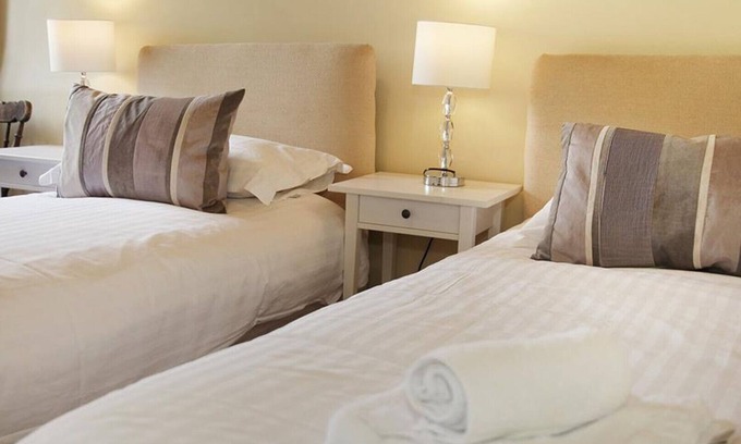 Oxwich House | Bull Croft Cottage - Six Bedroom House, Sleeps 12