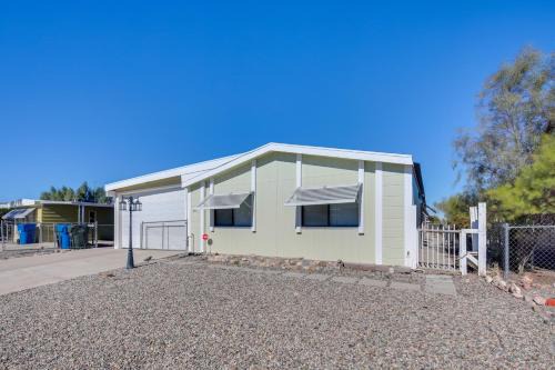 Holiday Shores House | Bullhead City Home with Fire Pit - Walk to CO River!
