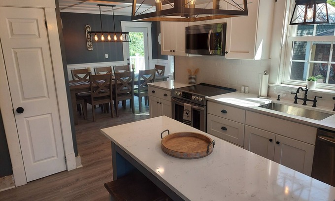 North Berwick House | Bullseye modern farm house 15 minutes to Ogunquit.n