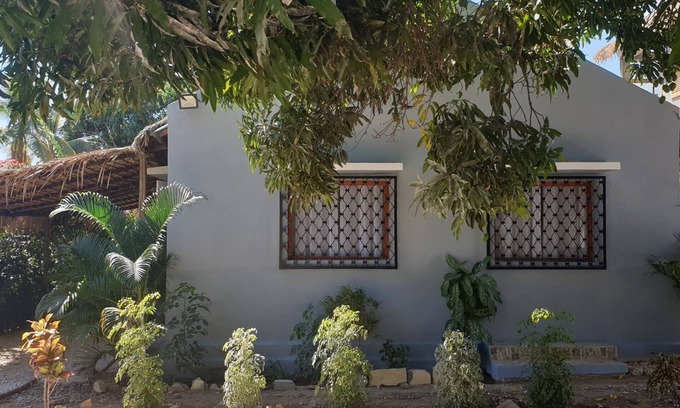 Mahajanga House | Bungalow 2 for 5 people
