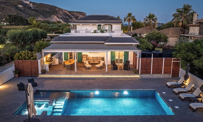 Kalamaki Apartment | Bungalow, 3 minutes walk from Kalamaki beach with private pool new for 2024.