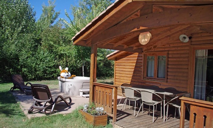 Martres-Tolosane Ski Chalet | Bungalow "Espacio" with private space for 5 persons