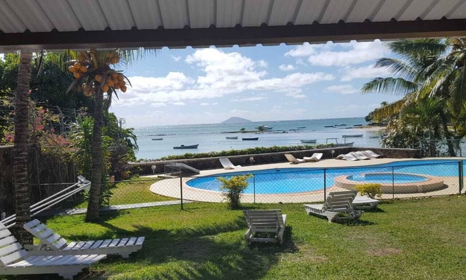 Grand Gaube Villa | Bungalow for families and friends by the sea and pool - by feelluxuryholidays