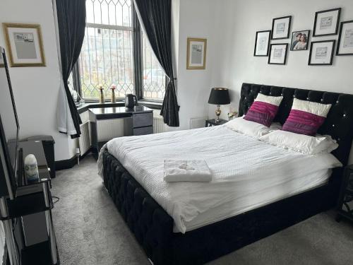 Mayfield House | Bungalow Homestay Double Bedroom in London