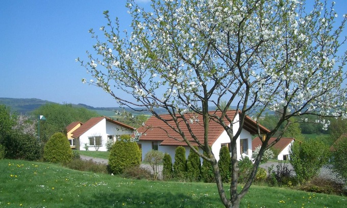 Uslar House | Bungalow im Feriendorf Uslar mit Gartenterrasse