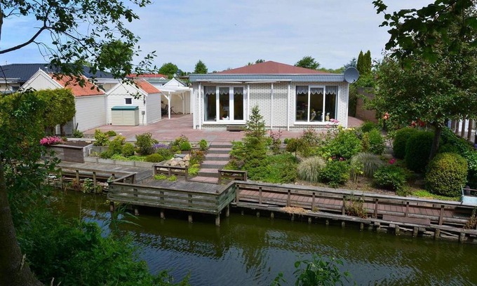 Makkum House | Bungalow in Makkum near Lake Beach
