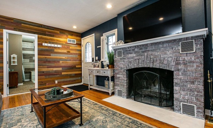 Shullsburg House | Bungalow in the Burg - 1 block from downtown
