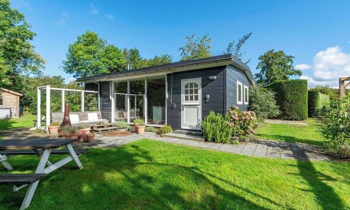 Sint Maartensvlotbrug House | Bungalow in Netherlands with Garden & Trampoline