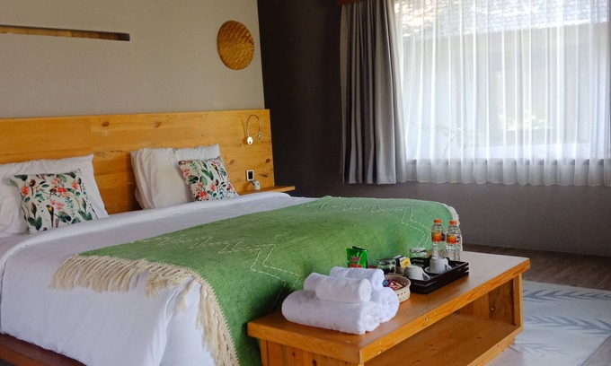 Padangsambian Klod House | Bungalow rooms with a big pool