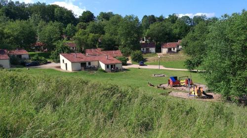 Virton House | Bungalows du Lac de Rabais