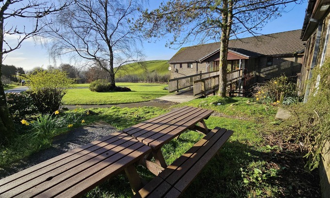 Glandyfi House | Bunkhouse/20Bedroom/Sleeps85/4Acre/Gamesroom/Wifi
