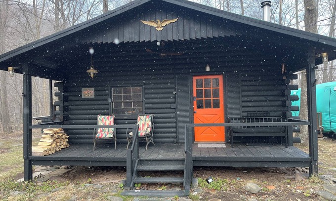 Oliverea Cabin | Bunkhouse 38: Serene Wilderness Retreat near Esopus Creek