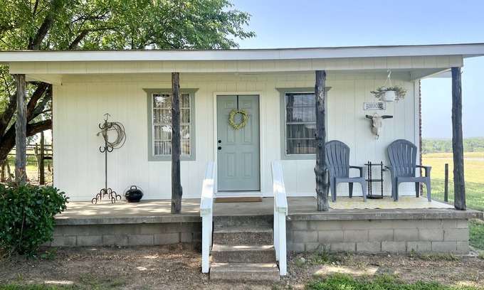 Antlers Apartment | Bunkhouse on working cattle ranch minutes from town