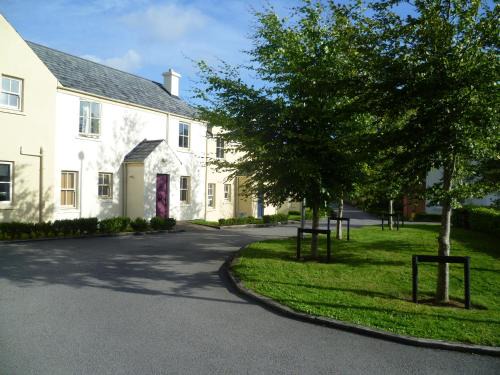 Bunratty House | Bunratty Castle Gardens Home