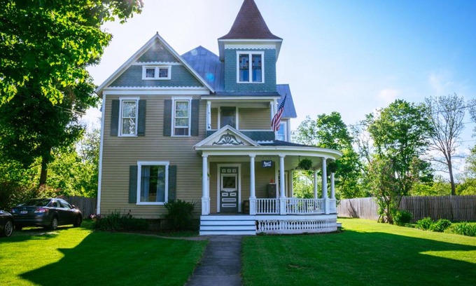 Burdett Bed & Breakfast | Burdett House Bed & Breakfast