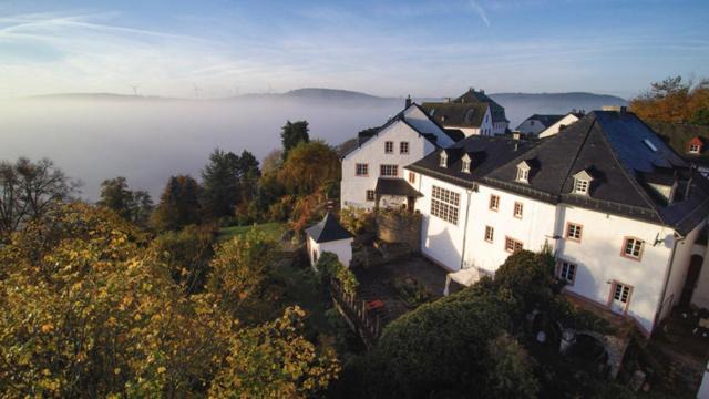 Kronenburg Hotel | Burghaus & Villa Kronenburg