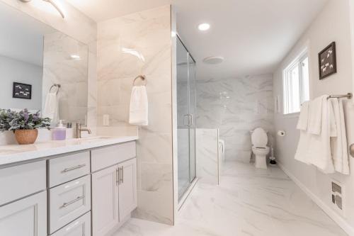 Burien House | Burien's Top Unit with Spa-Inspired Bathroom