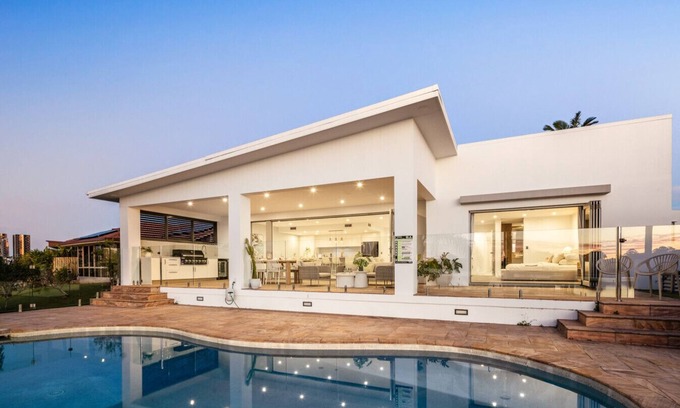 Burleigh Waters House | Burleigh Luxe Escape