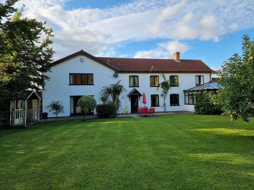 Mark Bed & Breakfast | Burnt House Farm