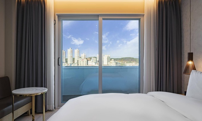 Ilgwang Hotel | Busan Gijang Brown Dot