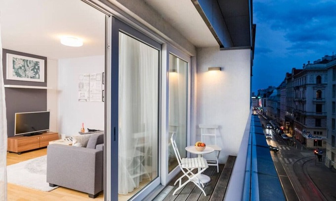 Schottenfeld Apartment | Business Balcony Apartment Neubau