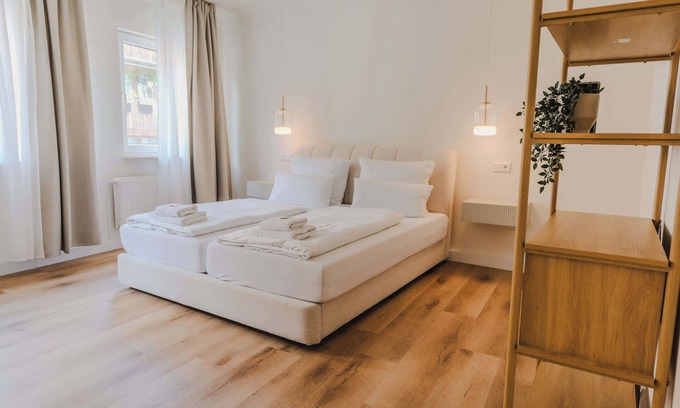 Oststadt/Stadtfeld Apartment | Business & Boutique Apartment - Parking lot