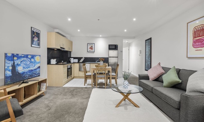 Fitzroy Apartment | Bustling Fitzroy Eateries and Bars Nearby