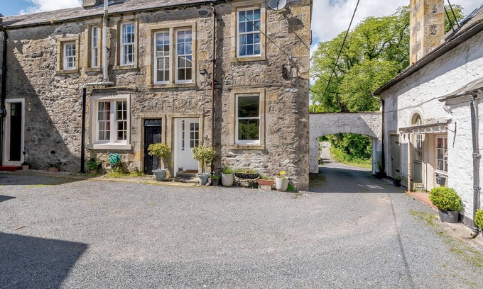Dunragit Apartment | BUTLER'S GAIT, pet friendly, character holiday cottage in Stranraer