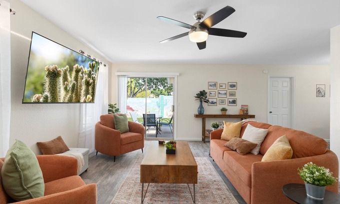 Mesa House | Button Bungalow, Spring Fun & Golfing, Hot Tub,BBQ