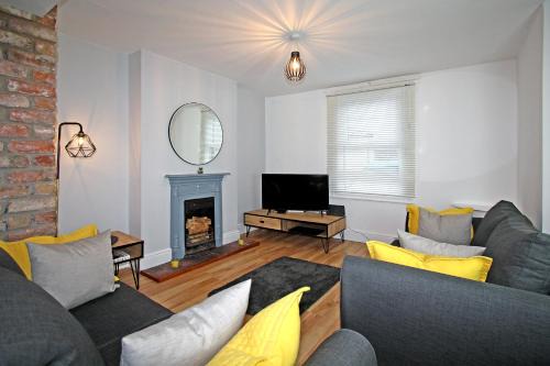 Beaumaris House | Bwthyn Cloch Glas