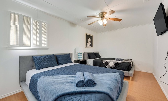 Lake Dallas Apartment | By the Lake Cozy/Quiet House