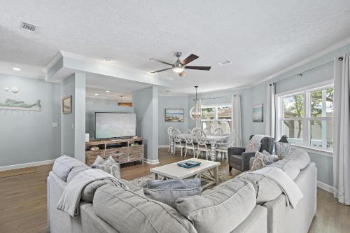 Clipper Cove House | By the Ocean Blue