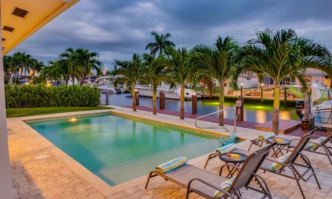 Pompano Isles House | BY THE SEA VACATION VILLAS 3 BED WATERFRONT/POOL/1 MILE TO BEACH