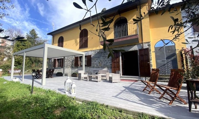 Gassano House | Ca' Degli Olivi relax Lunigiana one private house with jacuzzi near Cinque Terre