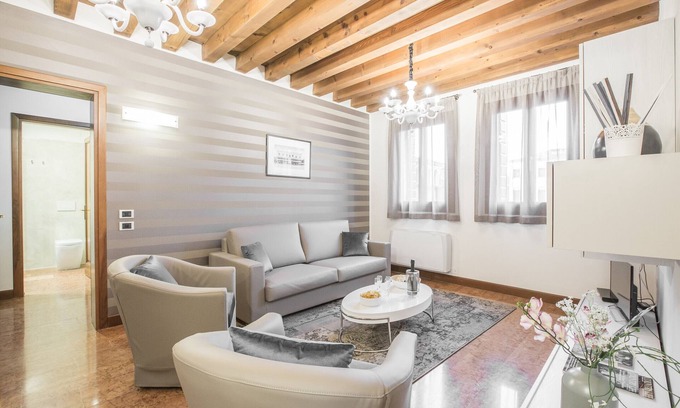 Santa Croce Apartment | Ca' Del Monastero 6 Collection
