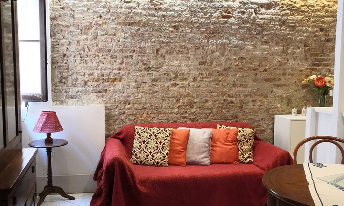 Cannaregio House | Ca' della Fontanella: central, quiet, private courtyard, 2 WC, AC, Wi-Fi