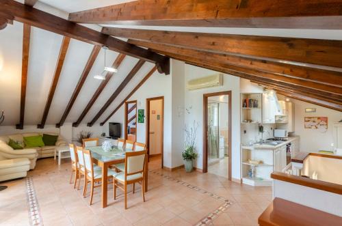 San Lorenzo della Costa Apartment | Ca' do Pescou, Charming 2,Bedroom Apartment with Stunning Hill Views Overlooking the Greenery