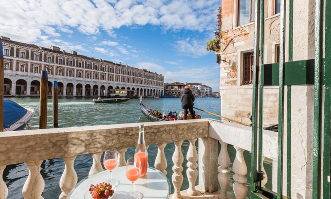Cannaregio Apartment | Ca' Giulia Grand Canal view next to Rialto Bridge