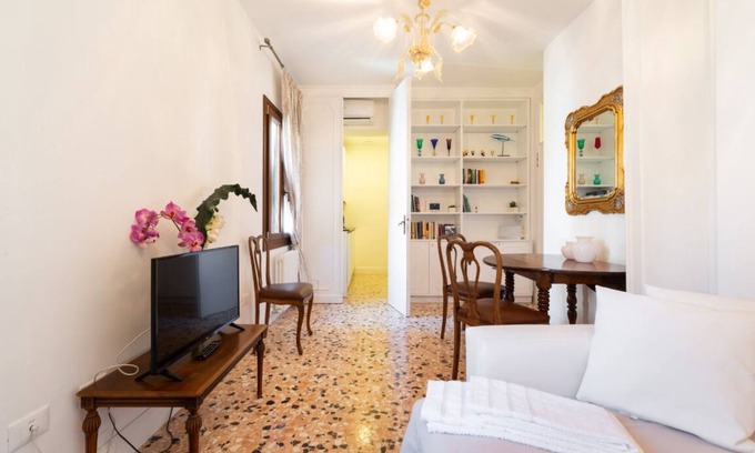 Santa Croce Apartment | Ca Maria, bright and quite apartment in Venice