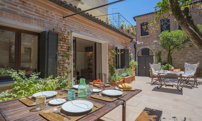 Dorsoduro Apartment | Ca' Minore Secret Garden