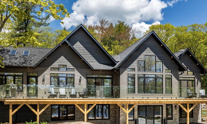 Carling Cottage | Private 5 bed 4 bath cottage on Georgian Bay