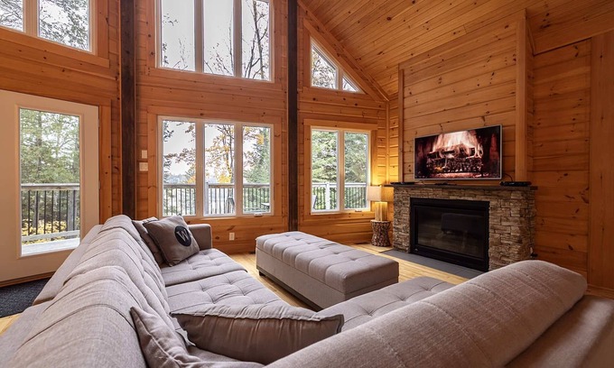 Sainte-Marguerite-du-Lac-Masson Ski Chalet | Access to Lake Walfred - Spa - Monsoon Club