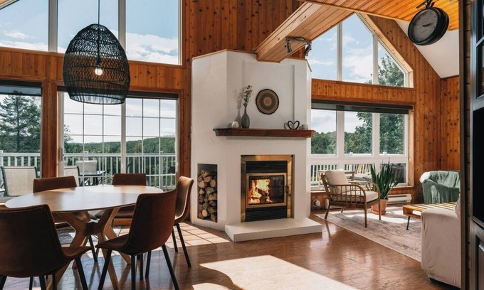 Sainte-Marguerite-du-Lac-Masson Ski Chalet | Chalet avec spa au lac Tyrol