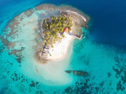 Carti Tupile House | Cabaña frente al mar de Guna Yala Isla del Barco hundido