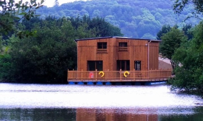 Colleville Cabin | cabane flottante elle fait son cinéma 8 10 pers