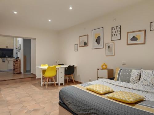 Rochefort-du-Gard House | Cabanon provençal