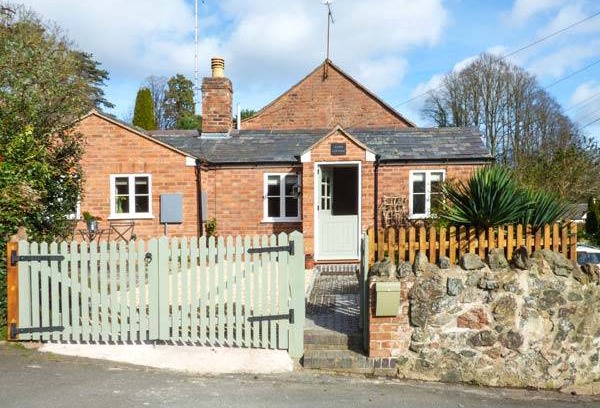 Little Malvern Cottage | Cabin ∙ 1 bedroom ∙ 2 guests